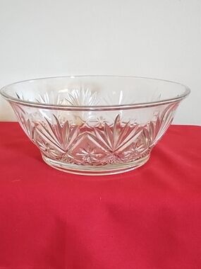 ANCHOR HOCKING PRESCUT PATTERN CLEAR CUT CRYSTAL BOWL